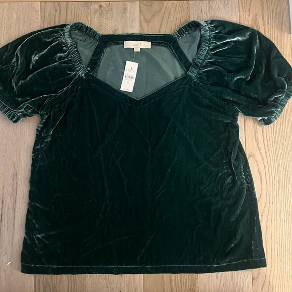 NWT Velvet Dark Green Puff Short Sleeve V-Neck Loft Blouse, Size Medium - Picture 1 of 5